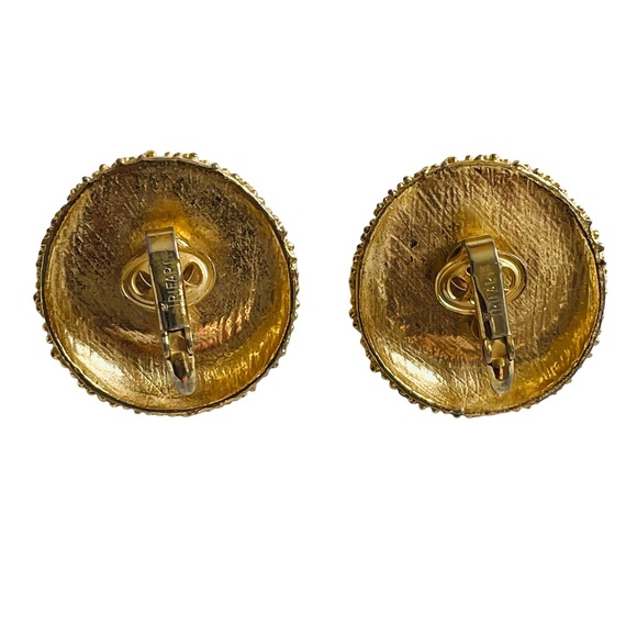 Vintage Crown Trifari Textured Goldtone Clip Earrings With Green Lucite Stones - Picture 4 of 7